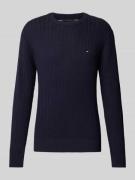 Slim fit gebreide pullover met visgraatstructuur