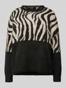 Relaxed fit gebreide pullover met rolzoom en extra brede schouders, mo...