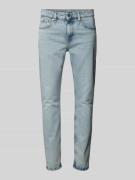 Slim tapered fit jeans met labeldetail