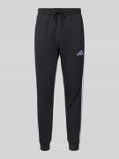 Regular fit sweatpants met labelstitching