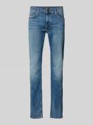 Regular fit low rise jeans met shaped pijpen, model 'SJÖBO'