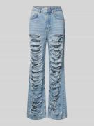 Straight leg jeans in destroyed-look