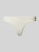 String met siernaden