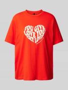 Loose fit T-shirt met statementprint, model 'VALERIE'