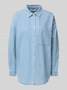 Oversized jeansblouse met borstzak, model 'KATRI'