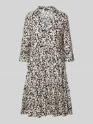 Knielange jurk in laagjeslook, model 'Walari'