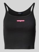 Korte slim fit top van ribstof