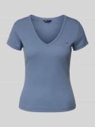 Slim fit T-shirt met V-hals