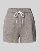 Sweatshorts met gerafelde zoom en achterzak