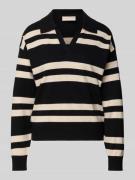 Gebreide pullover met platte kraag, model 'FLOW'