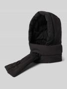 Muts in de vorm van een capuchon met sjaal en labeldetail