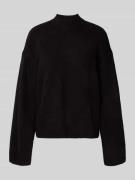 Gebreide pullover met opstaande kraag en extra brede schouders