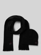 Set van sjaal en muts met labelstitchings