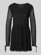 Getailleerde vrijetijdsjurk met diepe V-hals, model 'WRAP DRESS'