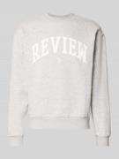 Sweatshirt met ronde hals met varsiety-emblemen