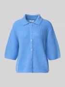 Gebreid jack met platte kraag.