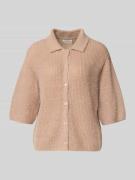 Gebreid jack met platte kraag.