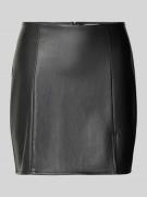 Minirok in leerlook met split, model 'LENI'