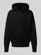 Hoodie met extra brede schouders en kangoeroezak