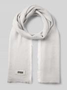 Sjaal met labeldetail en franjes, model 'PLINA'