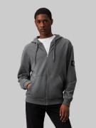 NU 20% KORTING: Calvin Klein Sweatshirt BADGE ZIP THROUGH HOODIE