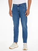 NU 20% KORTING: TOMMY JEANS Regular fit jeans DAD JEAN RGLR TPRD met g...