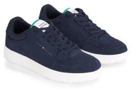 NU 20% KORTING: Tommy Hilfiger Sneakers TH BASKET CORE SUEDE MIX met g...