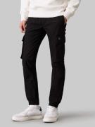 NU 20% KORTING: Calvin Klein Cargobroek SKINNY CARGO met logopatch