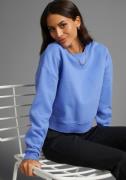 Laura Scott Sweatshirt Cropped model