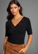 NU 20% KORTING: Laura Scott Shirt met V-hals korte mouwen, zeer figuur...