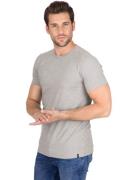 Trigema T-shirt TRIGEMA Slim-fit T-shirt van DELUXE-katoen (1-delig)