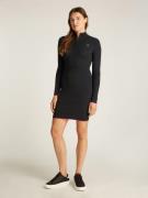 TOMMY JEANS Gebreide jurk TJW 1/4 ZIP SWEATER CABLE DRESS